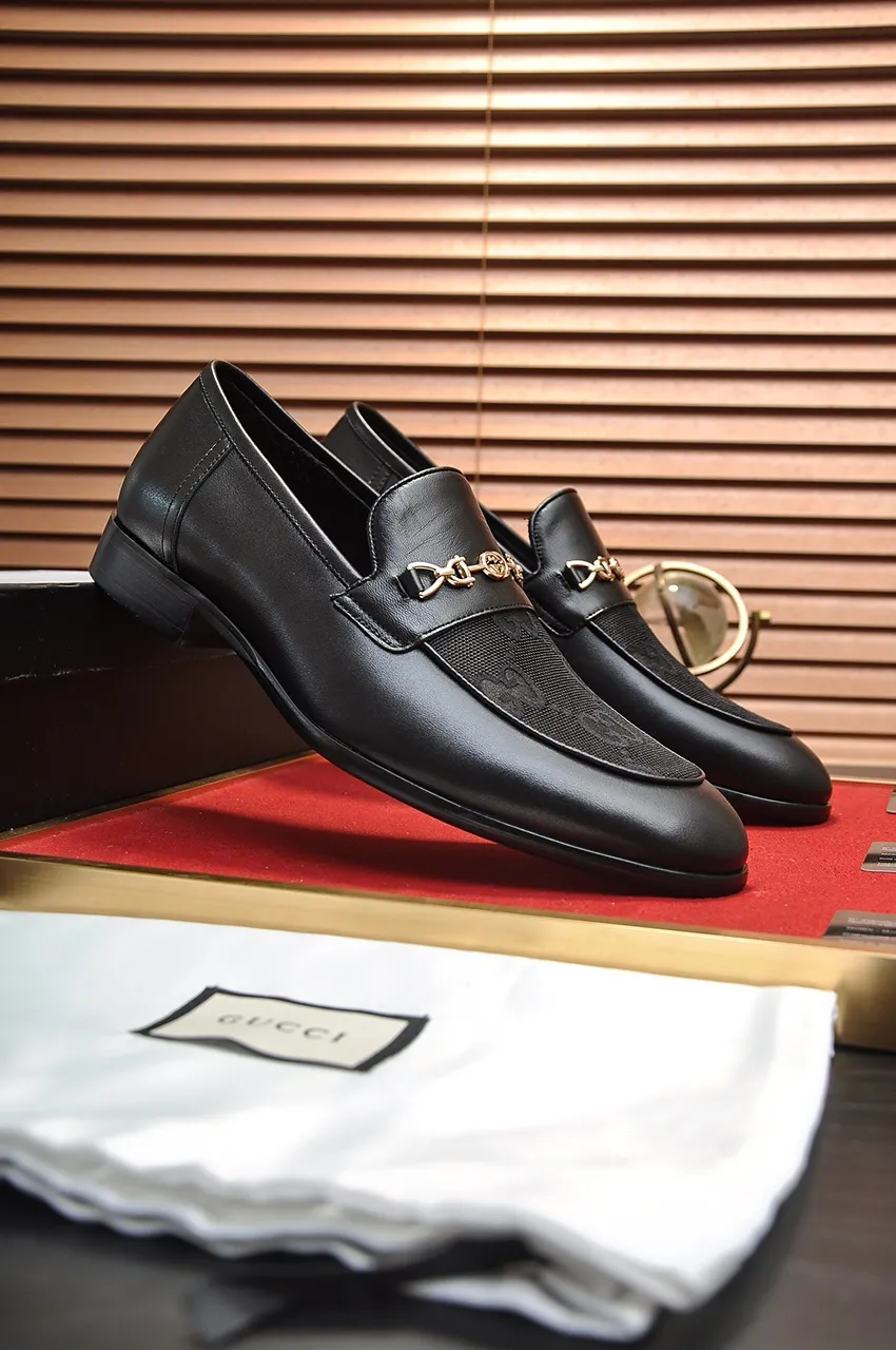 Men's shoes💰500💶Italy's top luxury men's shoe giant (GUCCI) (Gucci) (full cowhide lining) new arrival🍃Original European style🔰 Pleasant to the eye😍In order to make the shoes more durable and non-deformable🌀The production continues to follow traditional methods but there is still no lack of innovation💪Choose original sheepskin for the leather♻️ Smooth and natural And extra bright ⭐Made of imported cowhide, the first choice of rich people 38-45 (45 customized)
